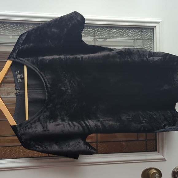 Lucky Brand set of 2 velvet tshirts - Picture 4 of 6